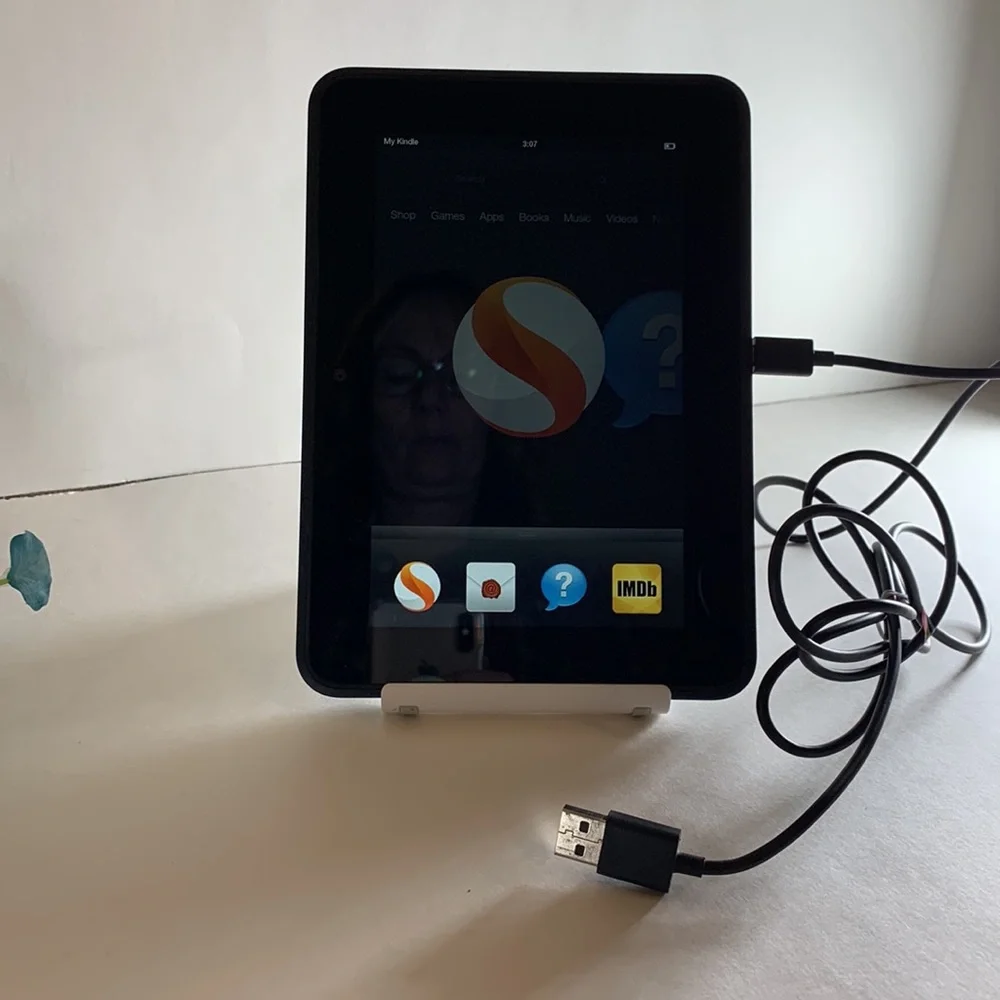 Amazon Black Kindle eBook Reader with USB Cable
